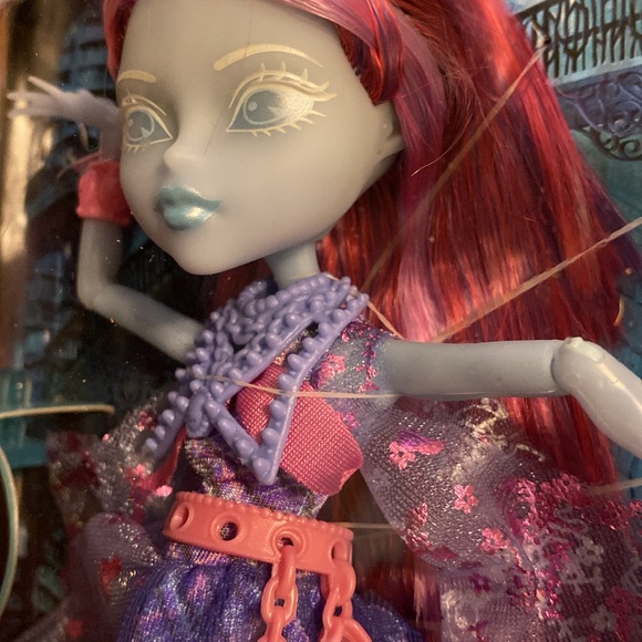 MONSTER HIGH HAUNTED KIYOMI HAUNTERLY - Picture 3 of 13